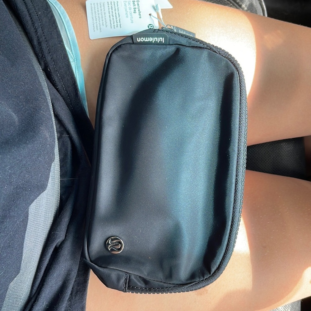 Black lululemon belt bag NWT